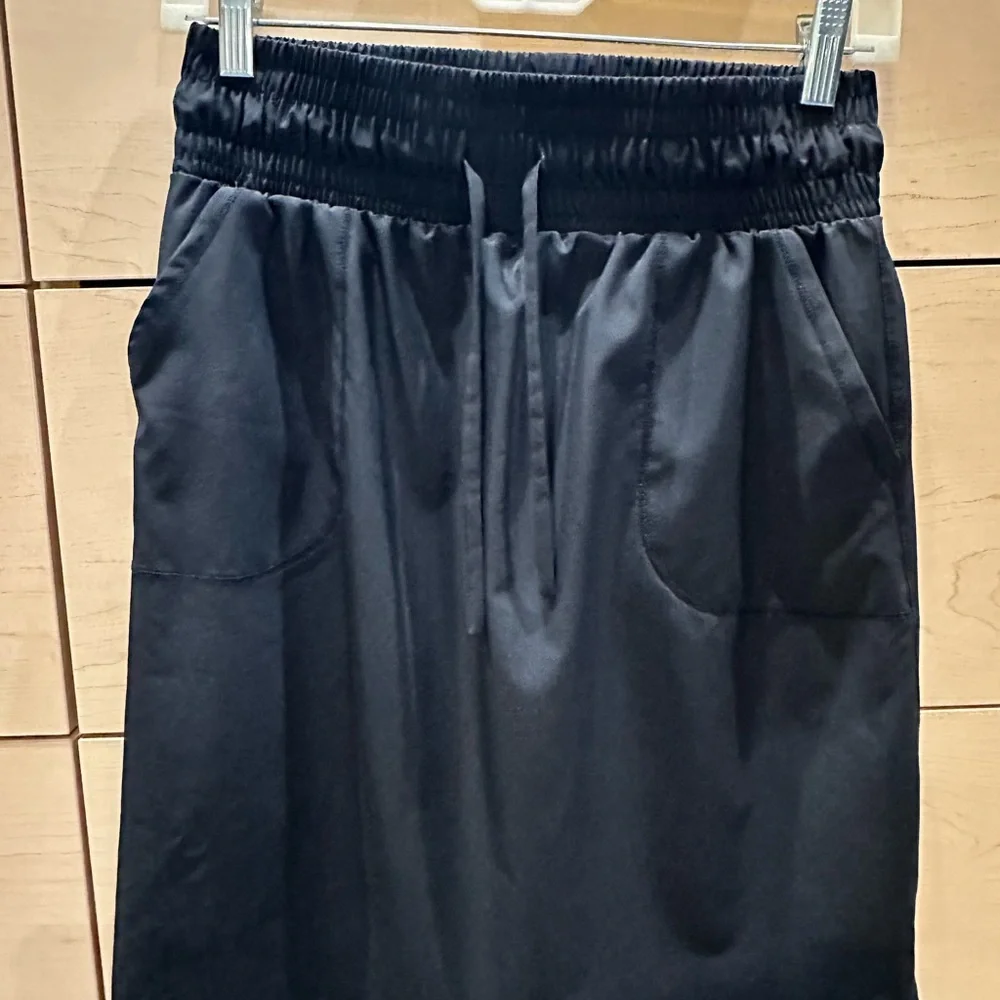 Black Skirt with Pockets - Picture 1 of 3